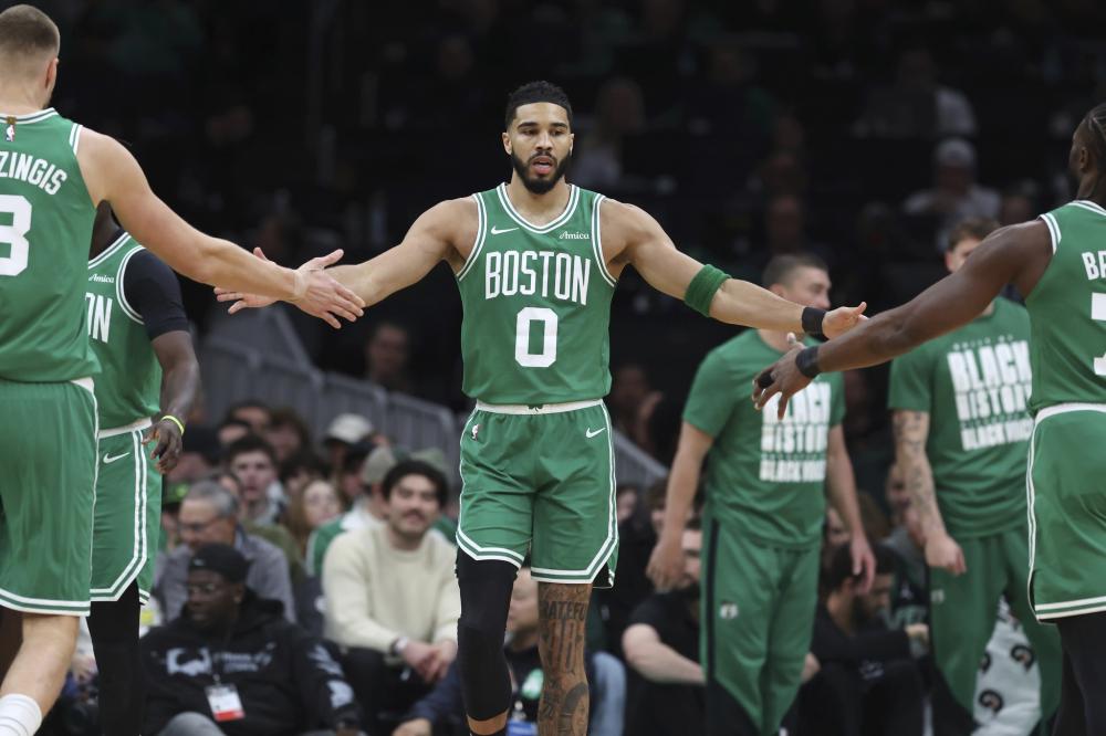 万众瞩目 万众瞩目