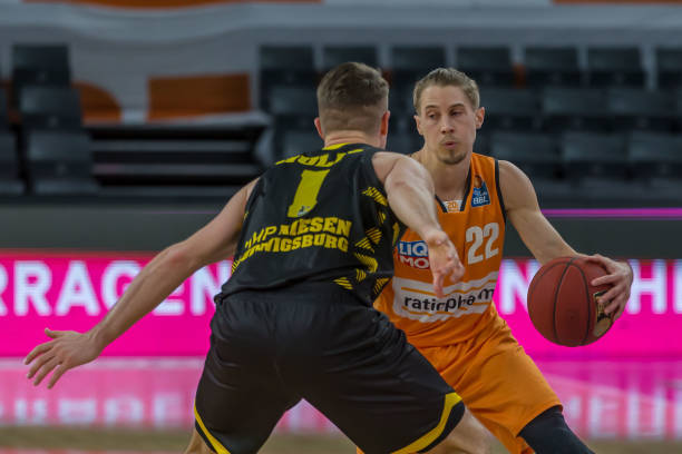 现出过人的 现出过人的