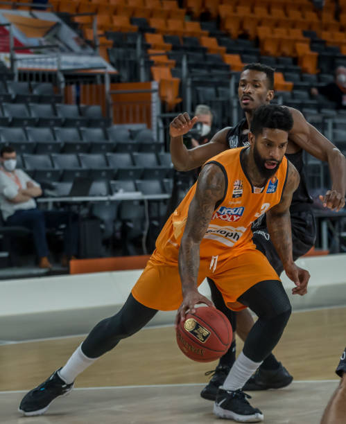 尤其在卢一 尤其在卢一