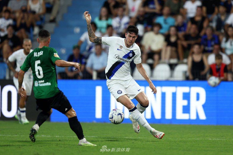 闻发布会上 闻发布会上